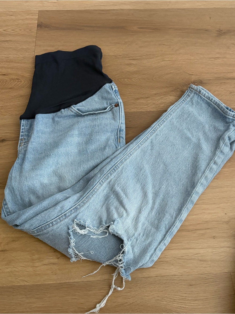 Maternity Boyfriend Distressed Jeans Light Wash Stretch Panel Old Navy 8 Short